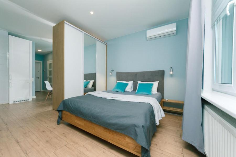 Happy Apartment, Warmth, Comfort, Turquoise Kyiv